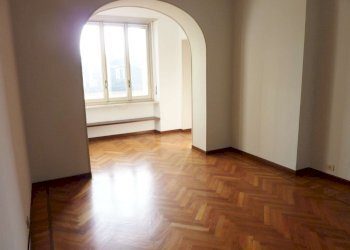 Soggiorno - Quadrilocale via SAN QUINTINO, 4, Torino (zona Centro) - foto 6