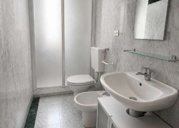 bagno con doccia - Quadrilocale via SAN QUINTINO, 4, Torino (zona Centro) - foto 8