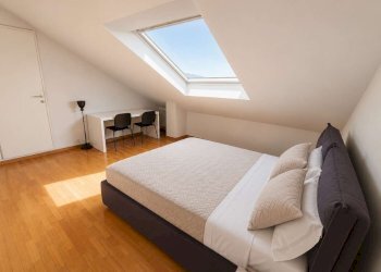 camera da letto mansarda - Four-room apartment via VOLTA, 9, Torino (neighborhood Centro) - photo 1