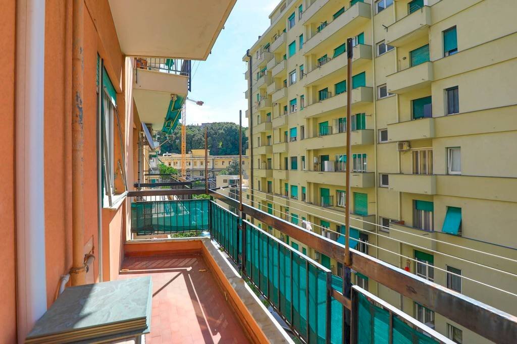 Balcone - Three-room apartment corso Ferdinando Magellano, 1b, Genova (neighborhood Sampierdarena) - photo 3
