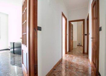 Corridoio - Three-room apartment corso Ferdinando Magellano, 1b, Genova (neighborhood Sampierdarena) - photo 7