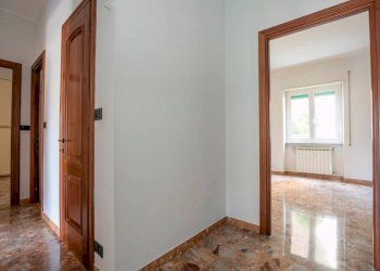 Corridoio - Three-room apartment corso Ferdinando Magellano, 1b, Genova (neighborhood Sampierdarena) - photo 8