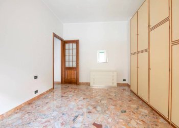 Camera da letto - Three-room apartment corso Ferdinando Magellano, 1b, Genova (neighborhood Sampierdarena) - photo 12