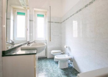 Bagno - Three-room apartment corso Ferdinando Magellano, 1b, Genova (neighborhood Sampierdarena) - photo 15