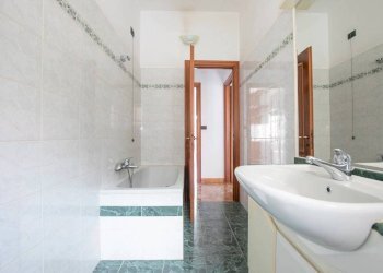 Bagno - Three-room apartment corso Ferdinando Magellano, 1b, Genova (neighborhood Sampierdarena) - photo 16