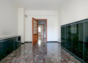 Soggiorno - Trilocale corso Ferdinando Magellano, Genova (zona Sampierdarena) - foto 3