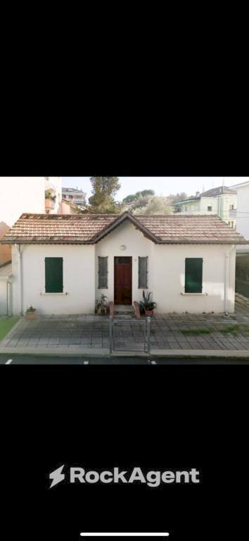 Facciata - Villa via Bruno Buozzi, 2/C, Cattolica - foto 1