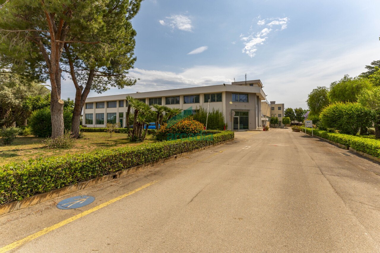 vista - Commercial Premises Via dei Gigli 21, Modugno - photo 1