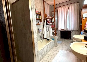 bagno zona giorno - Villa Rovigo - photo 16