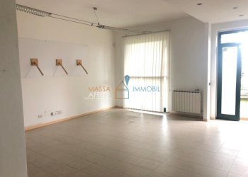 WhatsApp Image 2019-11-05 at 16.41.51 (5).jpeg - Locale Commerciale Via Aurelia Ovest 456, Massa - foto 1