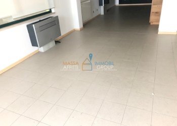 WhatsApp Image 2019-11-05 at 16.41.51 (4).jpeg - Locale Commerciale Via Aurelia Ovest 456, Massa - foto 4