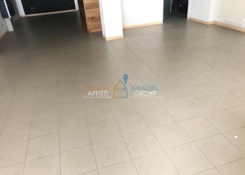 WhatsApp Image 2019-11-05 at 16.41.51.jpeg - Locale Commerciale Via Aurelia Ovest 456, Massa - foto 5