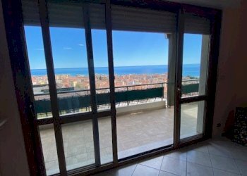 5 vetrata sala - Quadrilocale Via degli Ulivi 7, Ventimiglia - foto 6