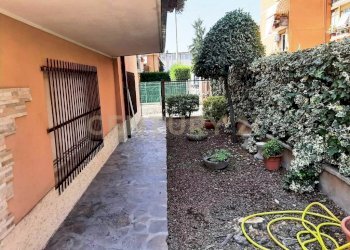 cortile (1) - Porzione di casa Via Giacomo Favretto, Verona (zona Borgo Milano) - foto 2