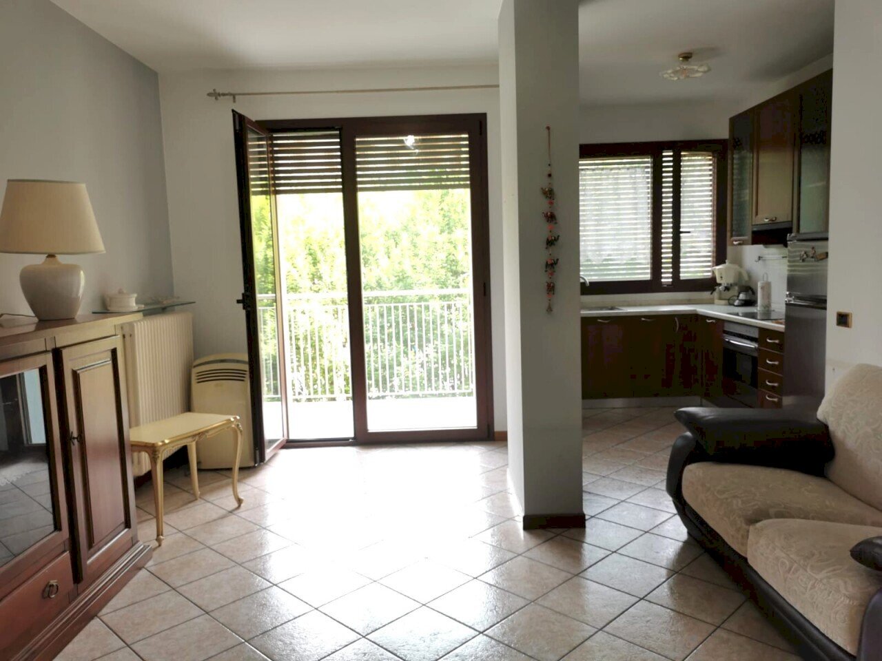 Zona giorno con cucina - Two-room apartment Via Cinque Giornate 2, Cernobbio - photo 2