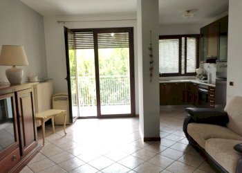 Zona giorno con cucina - Two-room apartment Via Cinque Giornate 2, Cernobbio - photo 2