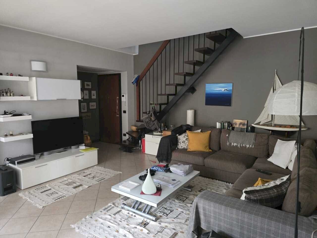 Zona giorno - Three-room apartment Via Ada Negri 23, Carugo - photo 3