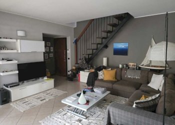 Zona giorno - Three-room apartment Via Ada Negri 23, Carugo - photo 3
