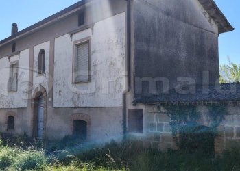 10.jpg - Villa Via Sferracavallo snc, San Martino Valle Caudina - photo 1