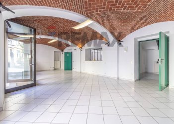 Stable - Palace Via Rosselli, 1 
 Biella, Biella - photo 5