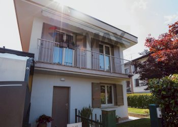 Villa Via Sole delle Alpi, 67 
 Torbiato, Adro - photo 1