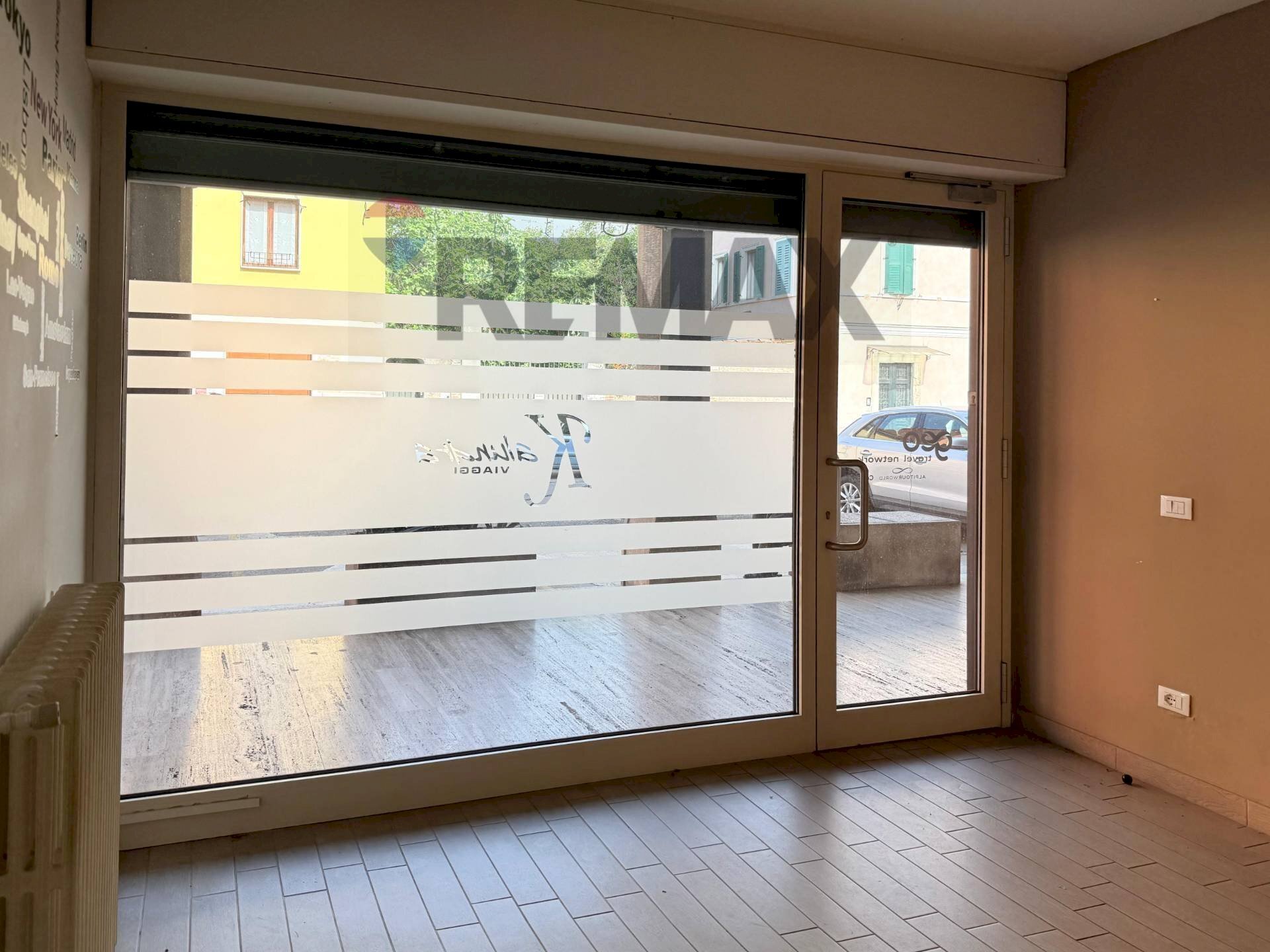 Shop Via Ambaraga, 122
Mompiano, Brescia (neighborhood Mompiano) - photo 2
