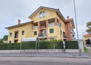 Attic Via Vittorio Veneto, Vittuone - photo 1