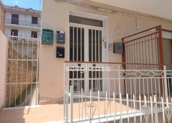 Foto 3 - Appartamento Via Cagliari
 
33, Carini - foto 2