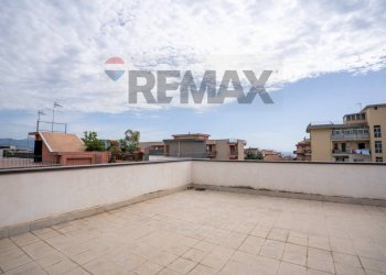 Terrazza - Four-room apartment Via Catania
 
7, Giarre - photo 17