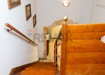 Scale - Three-room apartment Via Dei Vespri
 
6, Misterbianco - photo 18