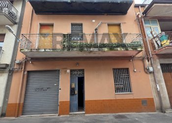 Edificio all\'aperto - Quadrilocale via Genova
 
15, San Giovanni la Punta - foto 1