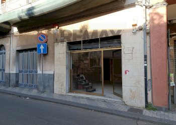 Edificio all\'aperto - Locale Commerciale Via Vittorio Emanuele
25, Aci Catena - foto 21