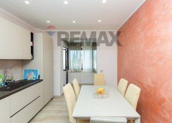 Sala da pranzo - Trilocale Via Sciara
 
19, Tremestieri Etneo - foto 13
