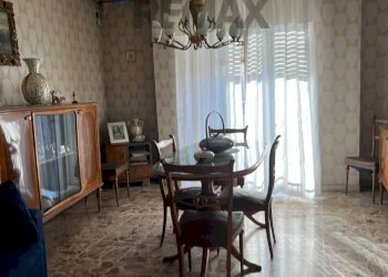 Sala da pranzo - Casa indipendente Via Vittorio Emanuele III
 
302, Belpasso - foto 24