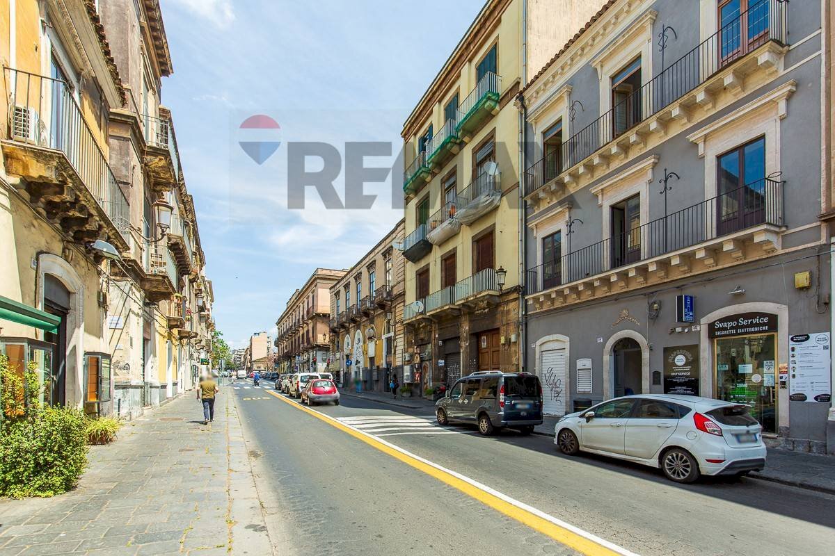 Edificio all\'aperto - Trilocale Via Etnea
518, Catania - foto 2