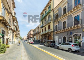 Edificio all\'aperto - Trilocale Via Etnea
518, Catania - foto 2