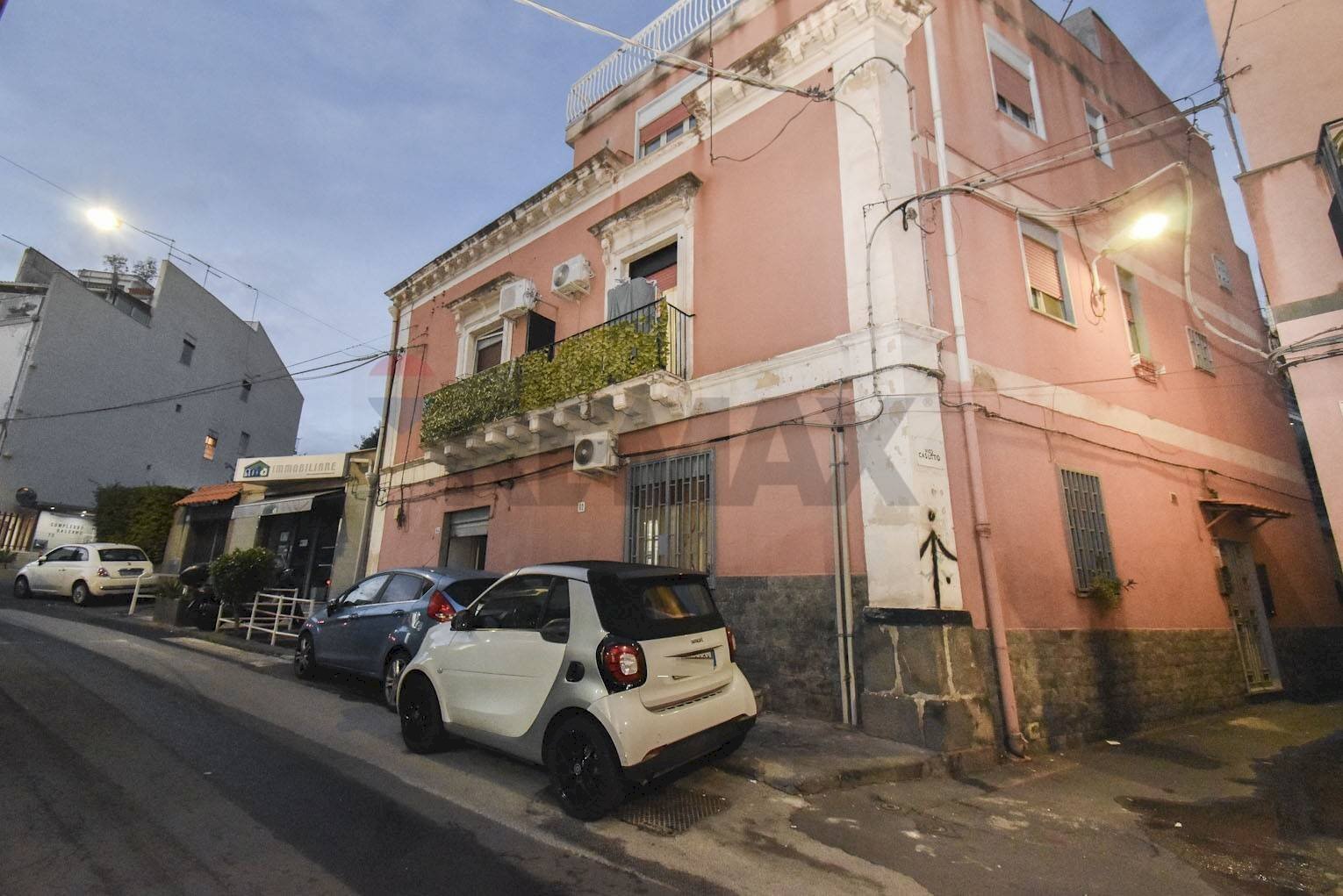 Edificio all\'aperto - Negozio Via Galermo
 
64, Catania - foto 1