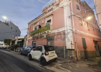 Edificio all\'aperto - Negozio Via Galermo
64, Catania - foto 1