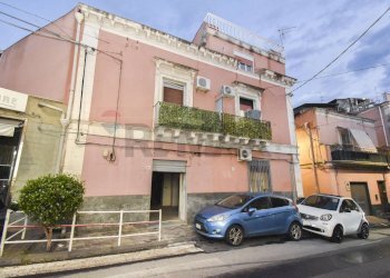 Edificio all\'aperto - Negozio Via Galermo
64, Catania - foto 2