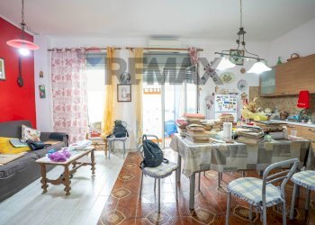Sala da pranzo - Trilocale Via Delle Robinie
 
4, Catania - foto 1