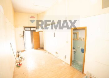 Stanza vuota - Casa indipendente VIA MAENZA
 
14, Paterno - foto 15