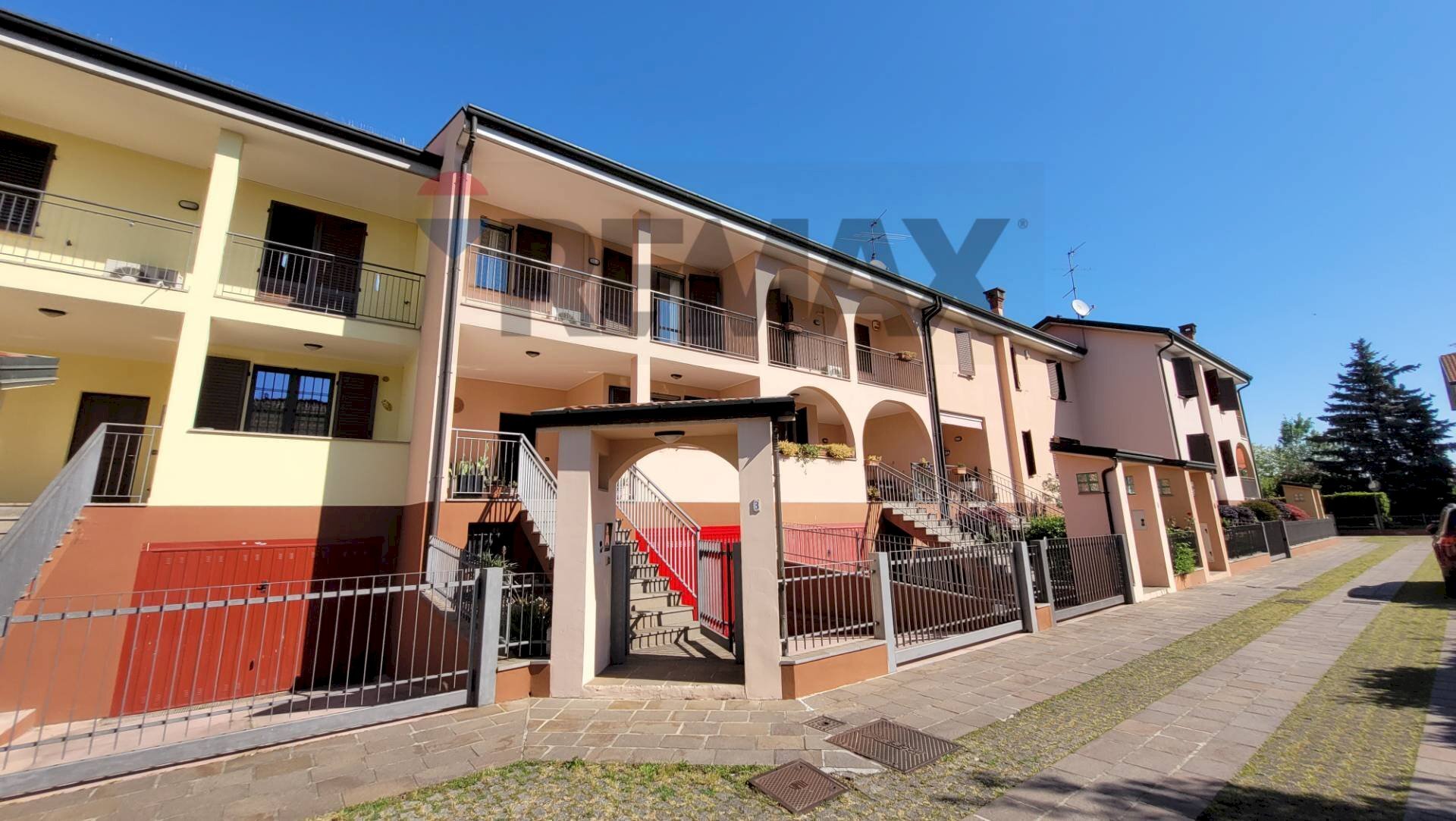 Edificio all\'aperto - Villa a Schiera Via Padova
 
25, Gessate - foto 1