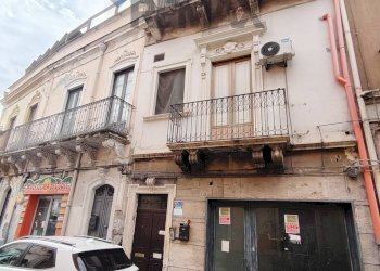 Edificio all\'aperto - Bilocale VIA GARIBALDI
152, Paterno - foto 1