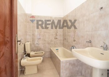Bagno - Three-room apartment Via Della Felce
 
15, Catania - photo 8