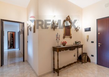 Hall / corridoio - Appartamento Via Rosario Gagliardi
 
32, Siracusa - foto 4