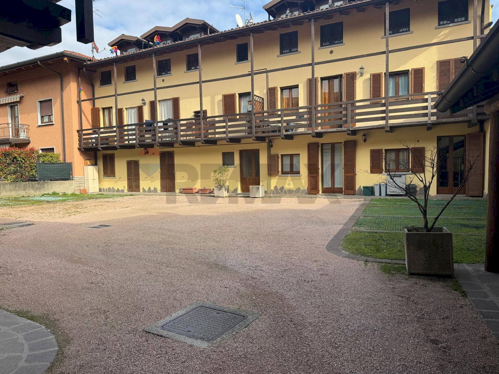 Edificio all\'aperto - Trilocale Via Contradello
 
8, Curno - foto 1
