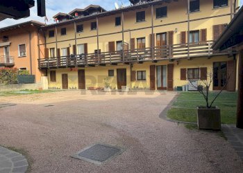 Edificio all\'aperto - Trilocale Via Contradello
8, Curno - foto 1