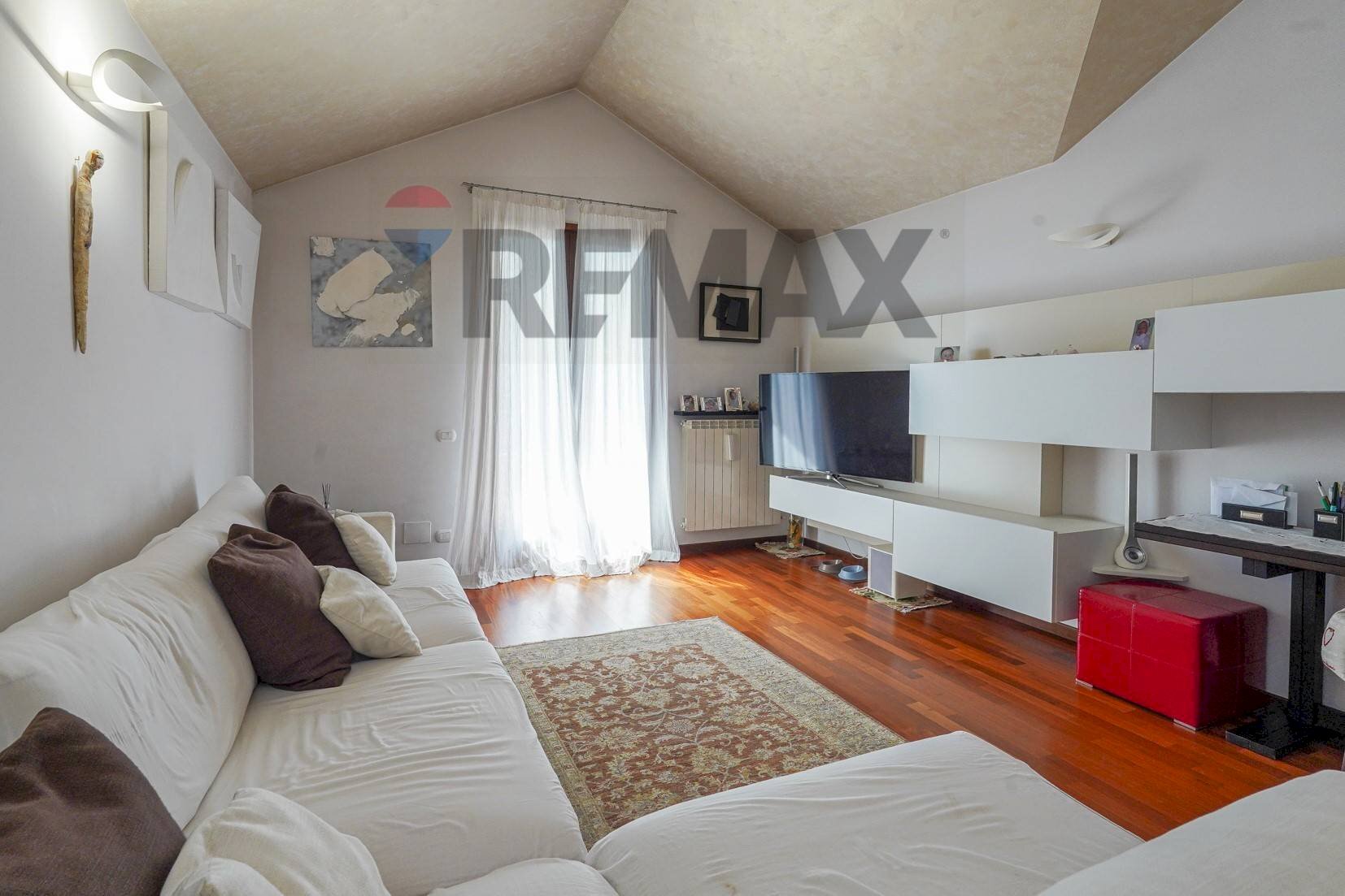 Soggiorno - Three-room apartment via Silvio Pellico
52, Bernareggio - photo 2
