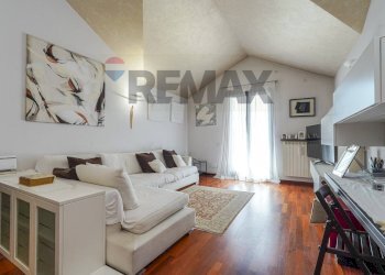 Soggiorno - Three-room apartment via Silvio Pellico
 
52, Bernareggio - photo 1