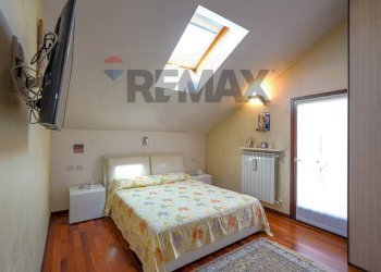 Camera / camera da letto - Three-room apartment via Silvio Pellico
 
52, Bernareggio - photo 15